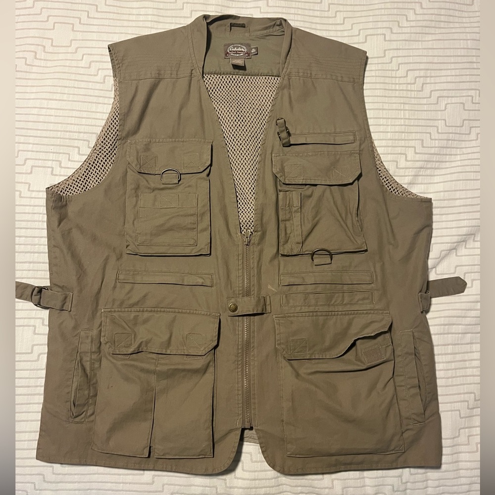 Cabela's Men's Multi-Pocket Fishing Vest in Khaki